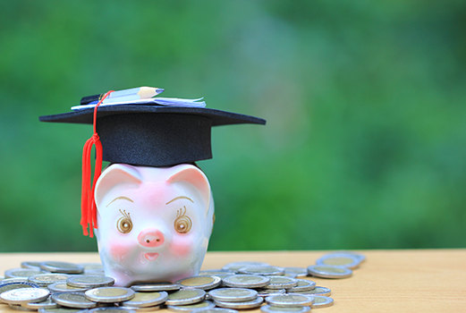 How College Students Can Better Manage Their Money